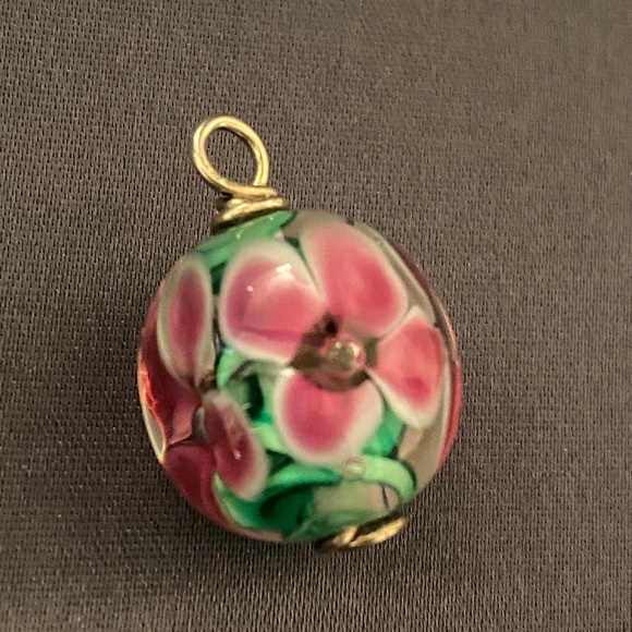 Glass necklace charm - Picture 2 of 3